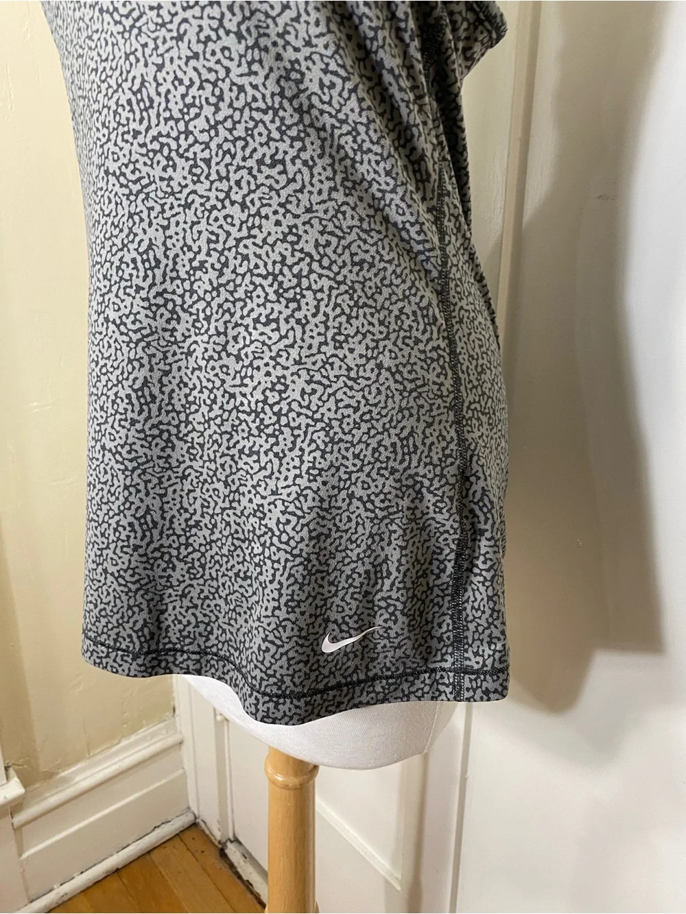Nike Dri Fit Black & Gray Patterned Racerback Tank Top L
